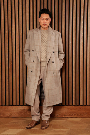 【ロロ・ピアーナ】 ジョン・M・チュウとジョナサン・ベイリーが、映画『ウィキッド 永遠の約束』のプレミアにてロロ・ピアーナを着用