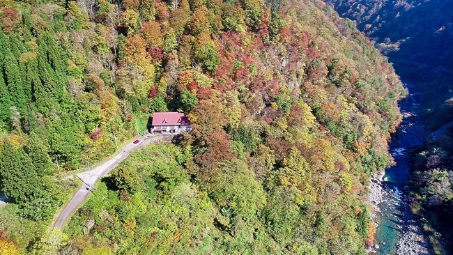 江戸時代末期創業、200年以上続く新潟県津南町の秘湯「川津屋」の5代目後継者が決定。地域ぐるみの支援で歴史ある温泉旅館の承継を実現。