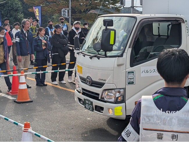 「安全」「正確」な運転42人が競う 同僚や家族も声援〔パルライン〕