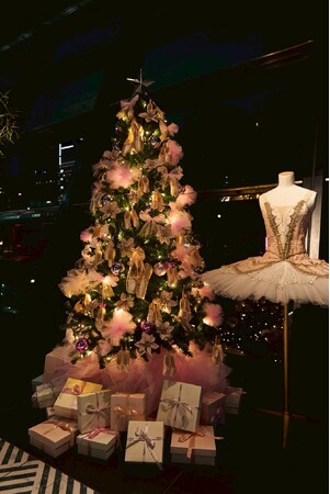 【メルキュール東京日比谷】レペットと東京バレエ団によるスペシャル クリスマスディスプレイを12月25日まで実施