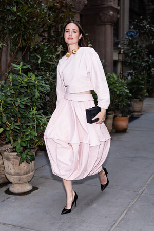 【ルイ・ヴィトン】レナーテ・レインスヴェ、ルイ・ヴィトンを着用