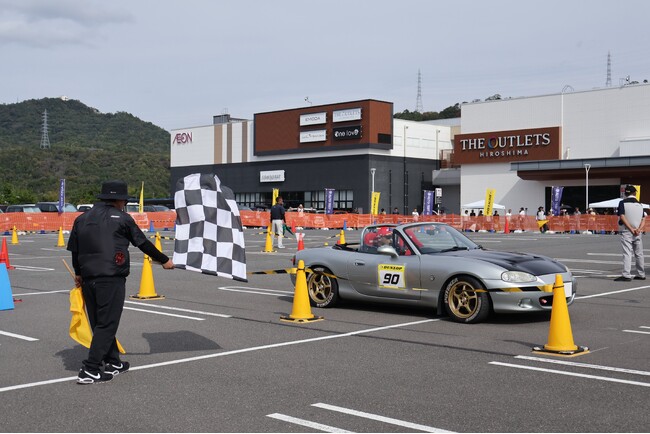 【JAF中国】オートテスト in THE OUTLETS HIROSHIMA　マイカーで参加し、運転の正確さを競うモータースポーツ