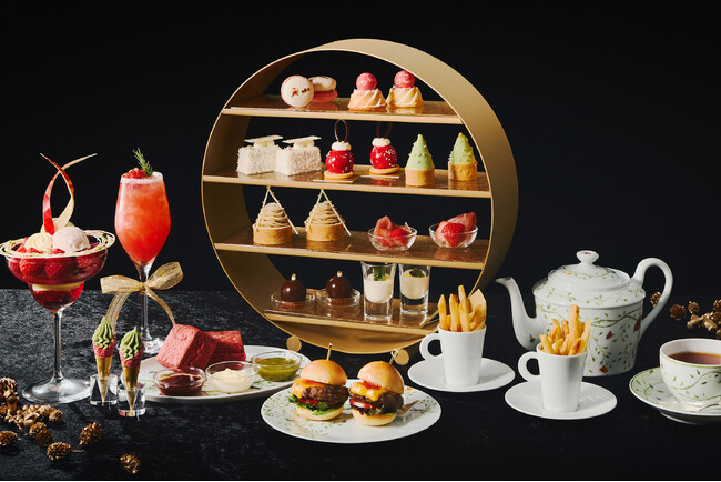 【大阪ステーションホテル、オートグラフ コレクション】10日間限定　いちごが主役のクリスマスアフタヌーンティー　いちごの贅沢パフェ、ピスタチオやホワイトチョコが彩るスイーツが登場