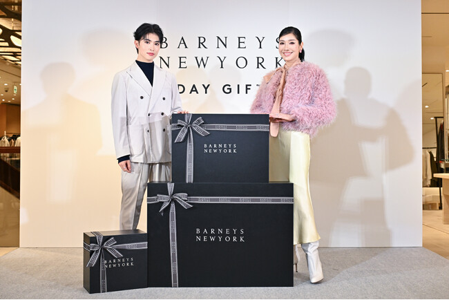 バーニーズ　ニューヨーク1日ギフトコンシェルジュにアン ミカさんが就任 増子 敦貴さんにギフト選びの5つの心得「S・P・I・C・E」を伝授！