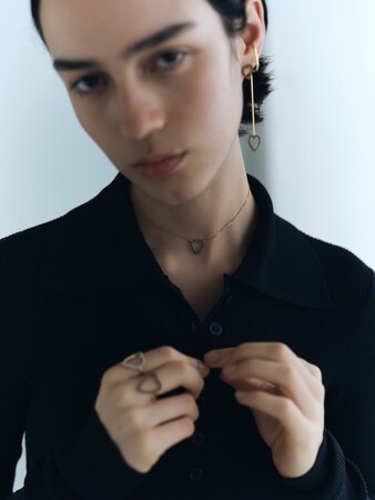 【PLUS VENDOME】極細の線でハートを描くタトゥーモチーフのジュエリーに、ネックレスとイヤーカフが新しく仲間入り