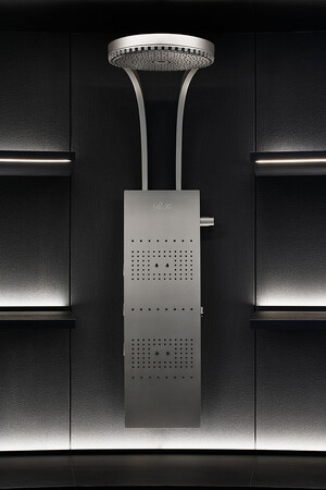 緻密な設計と壮大なスケールが融合し、かつてない入浴体験を叶える オーバーヘッドシャワー「ReFa FINE BUBBLE GRANDIA 」を 発売に先駆けてReFa GINZAにて展示 