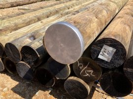 木杭先端部を鋼製の部材で保護 木杭先端部を鋼製の部材で保護