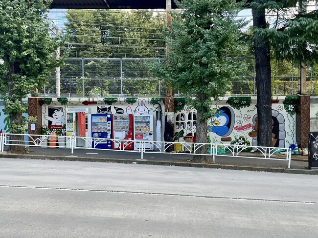 渋谷の街にストリートアートが出現！ロサンゼルスのアーティスト Philip Lumbang が、渋谷ファイヤー通りの壁面にミューラルアートを制作。