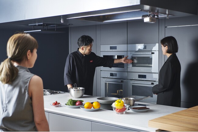 Miele、クリスマス特別企画としてホリデーシーズンを彩るクッキング＆テーブルコーディネート体験イベント「Miele Chef’s Table Noel」を12月2日（火）～13日（土）に直営店で開催