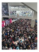 メインホール入り口人混みの様子 メインホール入り口人混みの様子