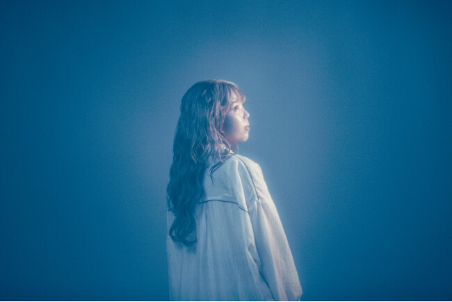 心に触れる詩とメロディを紡ぐシンガーソングライター 森川葵咲樹、新曲「TERRA-滲んだ足跡」をリリース