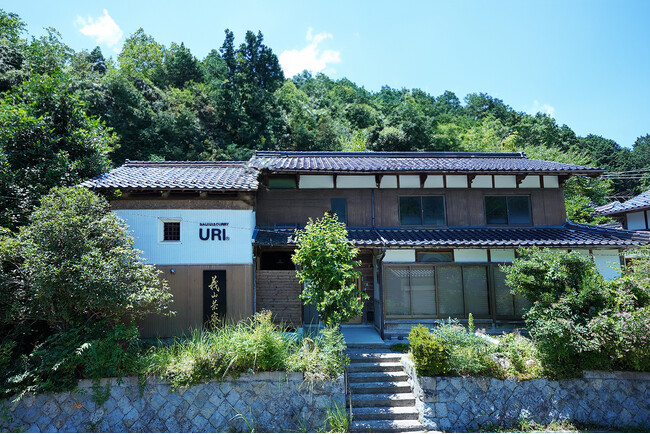 京丹後“サウナ旅”の終着地！京丹後・久美浜に、三棟すべて専用サウナ付きの古民家ホテル「SAUNA&CURRY URI 京丹後」が誕生。サウナとスパイスカレーで、ととのい尽くすサウナ旅を。