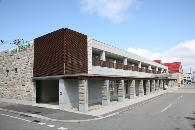 北海道美瑛町の駅チカホテル”ラヴニール”が、新たに「宿泊なしでもご利用可能な荷物預かりサービス」を開始