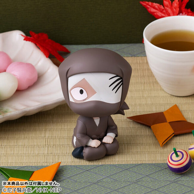 『忍たま乱太郎』より、「雑渡昆奈門」が見つめる、見上げるフィギュアシリーズ「るかっぷ」に登場。
