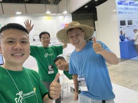 ホリスティックサポートの豊島(一番右)AZentの柳沼(一番左)