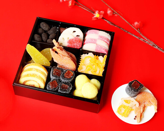 まるで本物の“グミおせち”で楽しいお正月を！今年は2～3人で楽しめるハーフサイズも登場　11月18日（火）よりオンラインストアにて予約受付開始