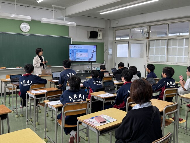 横浜市立新井中学校・新井小学校でAR・AI体験授業を実施