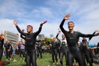 日本郵政が開発した、世代・障がいの有無を問わず
“誰もが”ともに参加できる「MEKIMEKI体操」、「第25回 夏季デフリンピック競技大会」期間中の各競技にて実施