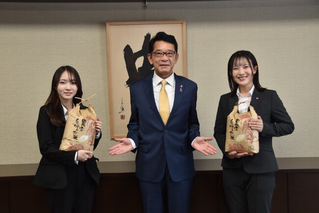 ネッツトヨタニューリー北大阪から寄贈　新入社員が育てたお米を子ども食堂へ