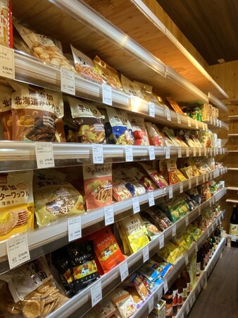 京丹後市・間人の地域市場「うまやど市場」、自然食品約250品目の専門エリアを新設　～買い物難民を生まない“生活インフラ型スーパー”として食の選択肢を拡充～