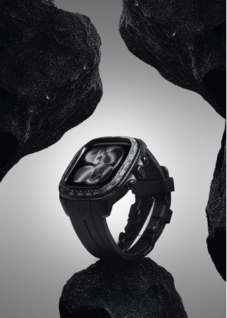 ゴールデンコンセプトの人気コレクション「CROWN SPORT」に、カーボンベゼルを採用した最新作「CROWN CARBON EDITION」が登場。