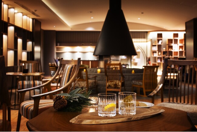 【札幌・定山渓温泉　章月グランドホテル】夜のラウンジを彩るアルコールサービス「ワイン」提供開始のお知らせ。