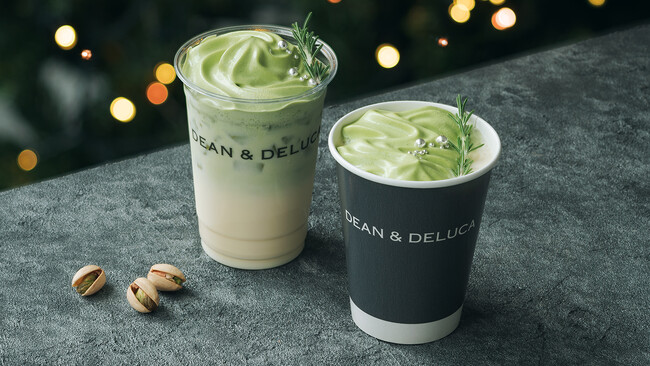 【DEAN & DELUCA】ピスタチオ・抹茶・ホワイトチョコレートを丁寧に重ね、フレッシュなローズマリーの香りで奥行きを添えた「抹茶ピスタチオ＆ホワイトチョコレートラテ」冬限定で登場