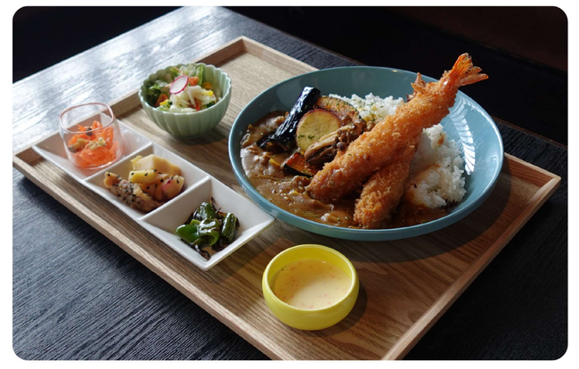 カレーが桃に恋をした！一口で“ほっと”心ほどける、花かまくら特製『和み（なごみ）』カレー。