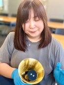 組み立てする藤田美千子 組み立てする藤田美千子