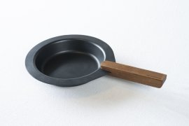 累計8万枚を超えたマルチグリドルの次に、“日常でも使える形”を追求。