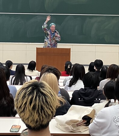 カナダ人落語家・桂三輝、日本文化を世界に発信【島根県立大学】