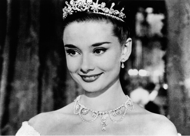 オードリー・ヘップバーン、スクリーンデビュー75周年記念〈特集上映開催＆アニバーサリービジュアル〉を発表！
