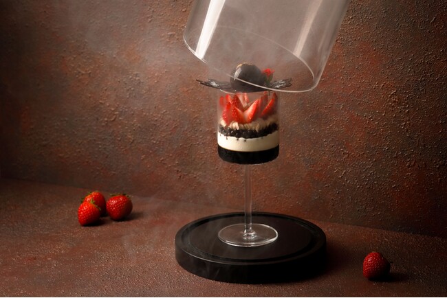 【南紀白浜マリオットホテル】和歌山の恵みが香り立つ大人パフェ「まりひめのティラミスパフェ スモークエッセンス」を発売