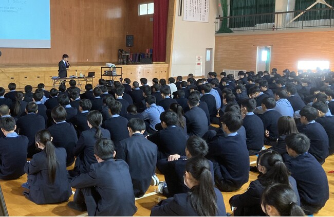 「トラブル防止のために“3つの約束”」アディーレの弁護士が久留米市の高校でSNSの危険性に関する講演を実施