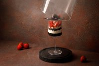 【南紀白浜マリオットホテル】和歌山の恵みが香り立つ大人パフェ「まりひめのティラミスパフェ スモークエッセンス」を発売