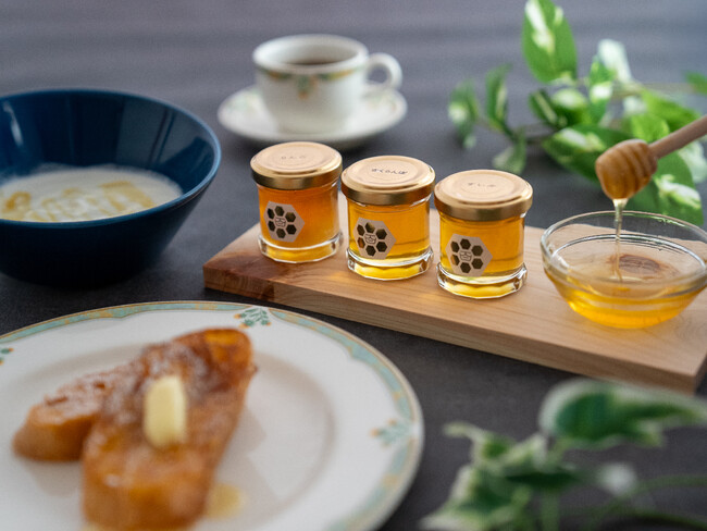 日本の宿古窯と人気養蜂家が再タッグ！当館朝食名物「巣蜜」で話題の養蜂家が贈る、五感で楽しむ古窯オリジナルギフト「山形フルーツはちみつセット」好評販売中！