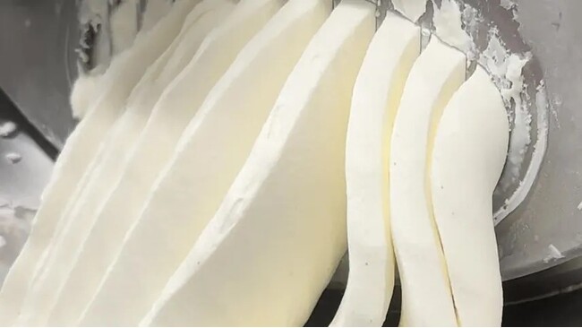 B2B ECプラットフォーム「グッズ」で、素材本来の味を活かした本格ジェラート「Carina Gelato Factory」の取り扱いが開始されました