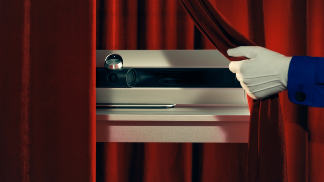 BANG & OLUFSEN、立体的なサウンドバー、BEOSOUND PREMIEREを発表