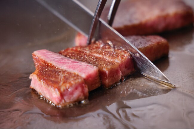 いい肉の日(11/29)限定!地上100mの絶景と三大和牛を堪能する贅沢コースが登場