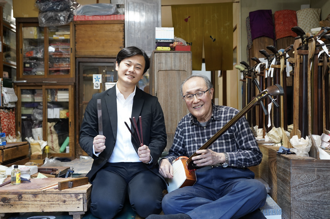 江戸の技を世界へ。伝統工芸士・向山正成氏とTrip Portが、外国人向け三味線体験を共同開発