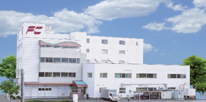 化粧品OEMのエフシー中央薬理研究所、世界水準の品質保証体制を確立。国際規格「ISO22716(化粧品GMP)」認証取得と工場増築で海外展開・増産体制を強化。