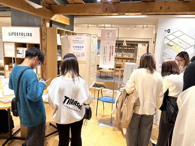 【出展報告】トイレの個室で生理用ナプキンを無料で受け取れる「トレルナ」無印良品 グランフロント大阪で開催された『みつける、わたしのフェムケア』に出展