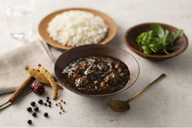 薬膳の知恵をもとに素材をセレクト。漢方専門店の「滋養カレーシリーズ」2025年11月25日（火）新発売