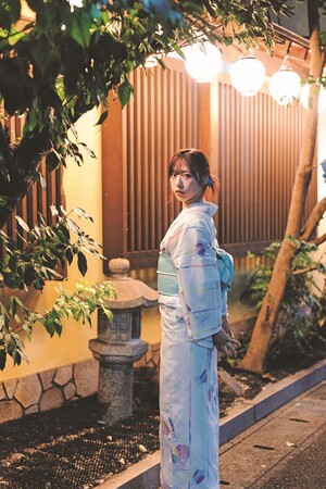 【第2弾先行カット公開】AKB48・小栗有以1stフォト＆スタイルブック『AB型の左利き』2025/12/5発売