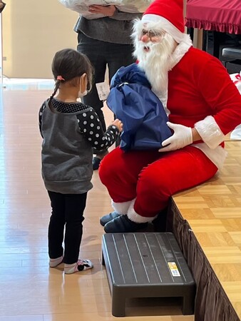 聖なる日に起きる小さな奇跡。児童養護施設「広島新生学園」のお子さんたちへのクリスマスギフトを皆さまのご寄附でお届けします。