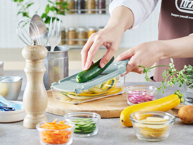 くるっと裏返すだけ！薄切り・細切り・薬味おろしができる、両面仕様の1台3役「Toffy 両面ハンディスライサー」発売