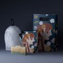 ジャスミン&イランイランのソープバーと、ポケット付きの6層泡立てネットをセットに。 ジャスミン&イランイランのソープバーと、ポケット付きの6層泡立てネットをセットに。