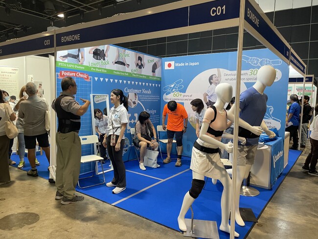 アジアの「健康寿命」を岡山から支える！シンガポールのウェルネスに特化した展示会で「姿勢の可視化」ブースが大盛況