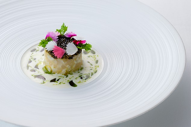 【HIRAMATSU CHRISTMAS 2025】非日常の美食体験を「レストランひらまつ 博多」で。正統なるフランス料理が紡ぐ、心華やぐクリスマス特別コース。