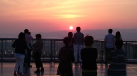 【ヘリポートからの初日の出の様子】